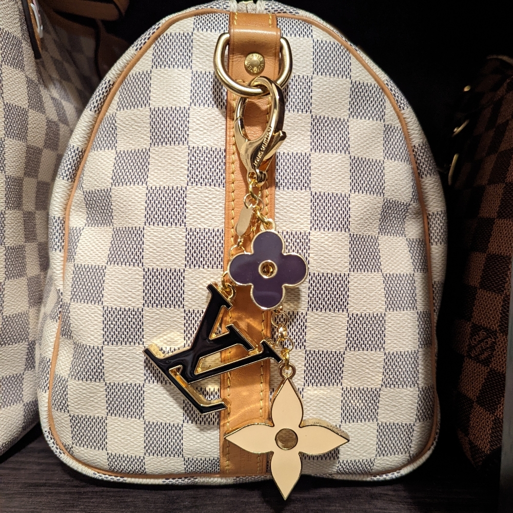 Like-New Louis Vuitton Fleur de Monogram LV Logo Key Ring Charm +LV Dust Bag
